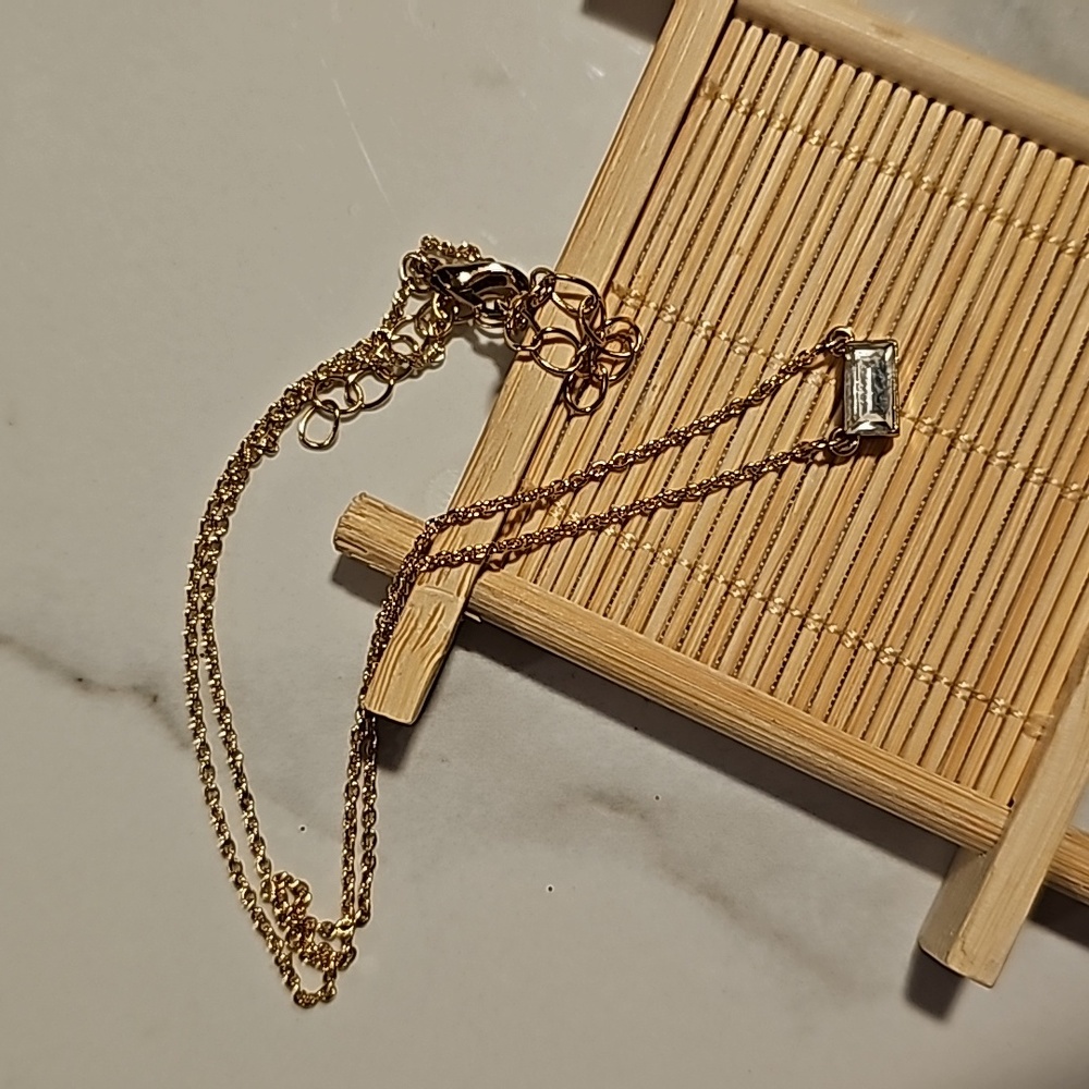 Golden Sparkling Necklace - Picture 1 of 3